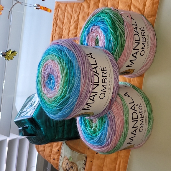 Lion Brand Mandala Ombre Yarn - Picture 1 of 3
